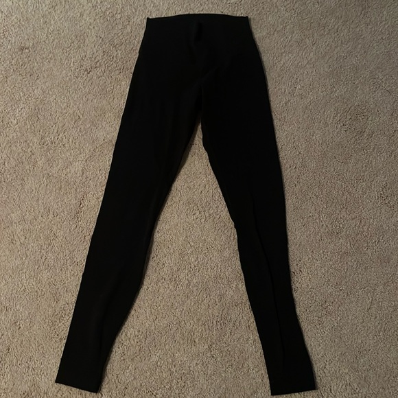 Lululemon  worn like 2 times good condition size 4 - Picture 2 of 2